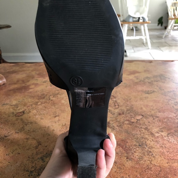 Black heals size 8.5 - Picture 7 of 7